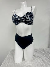 Load image into Gallery viewer, Moulded D Cup Swim Bra
